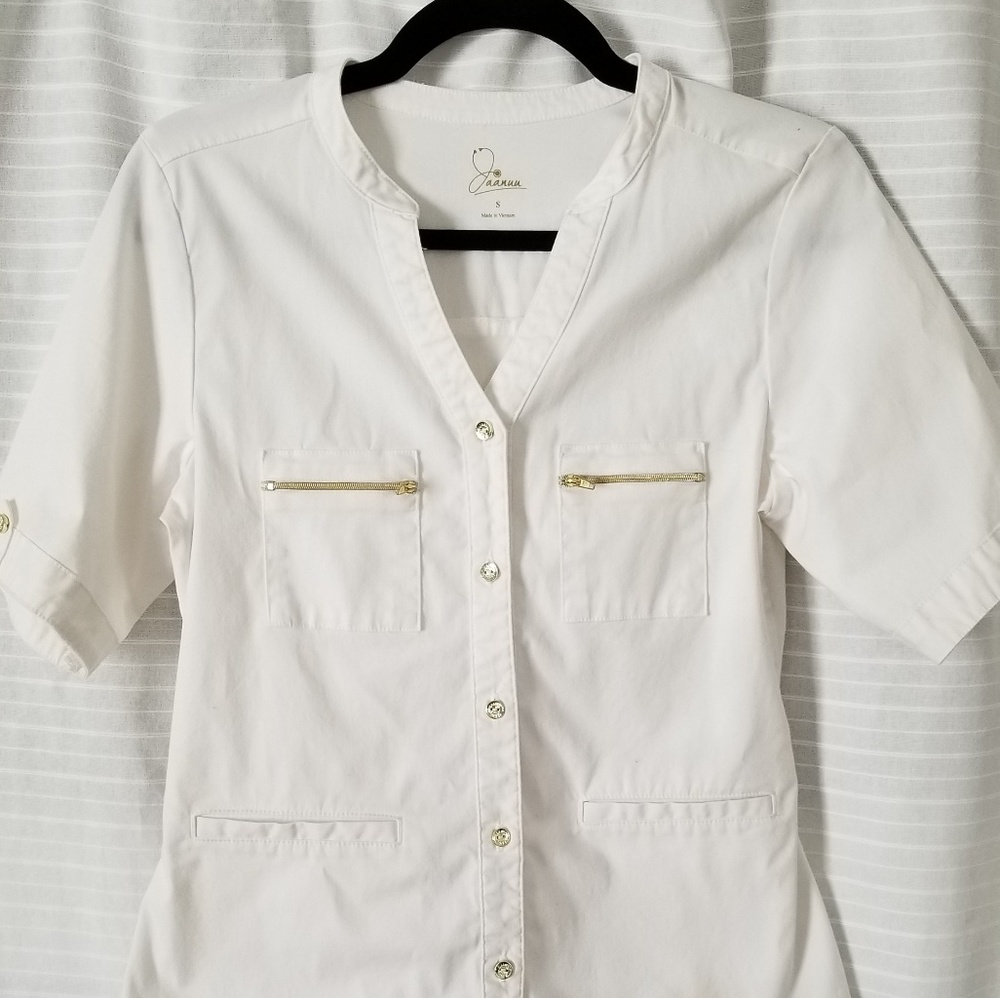 Januu scrub top